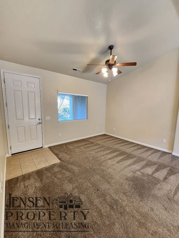 2164 W 1770 N - Photo 4 of 20