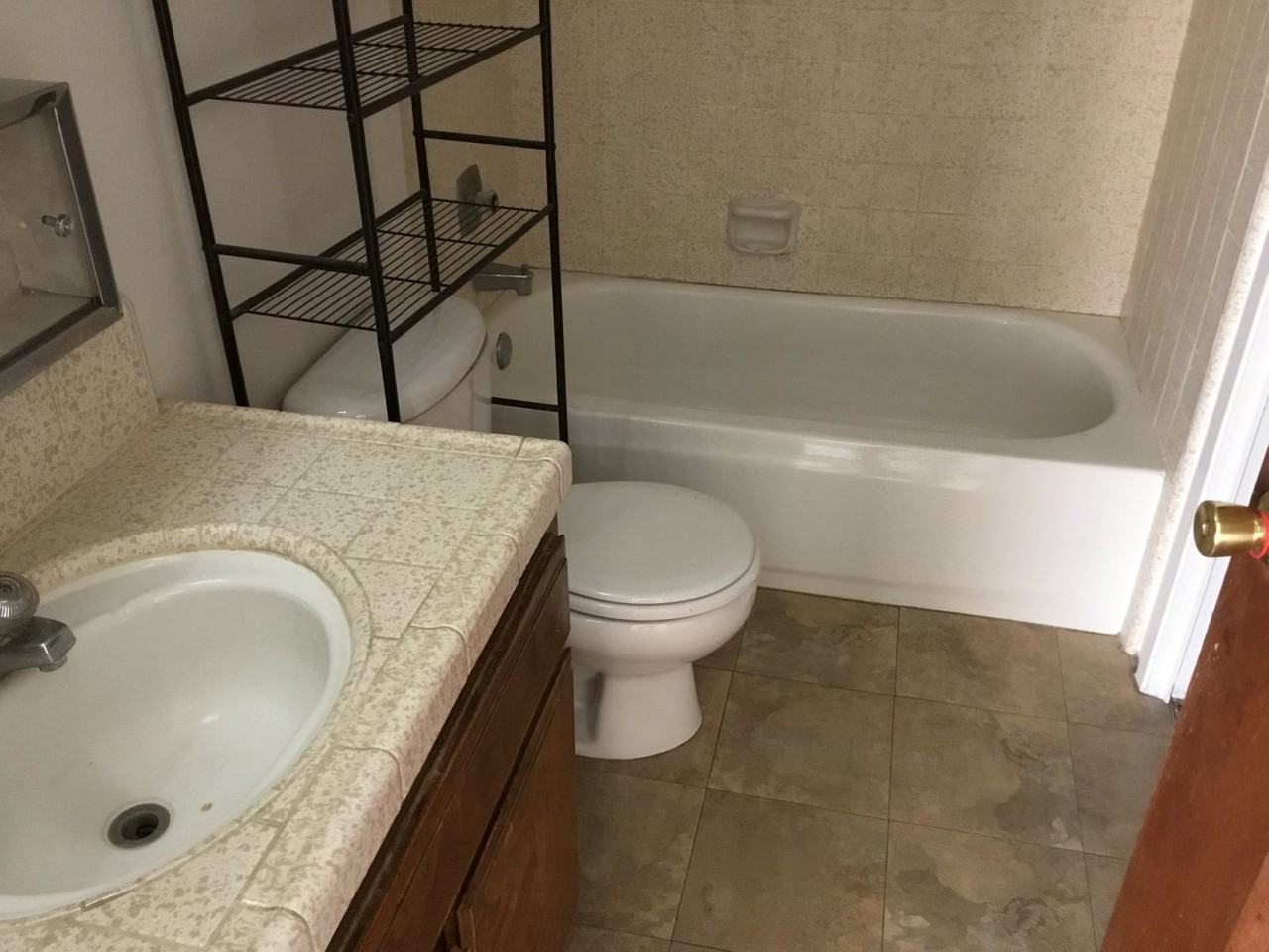 563 W Alamos Ave #D - Photo 2 of 4