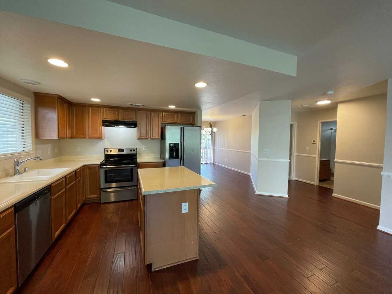 2404 24th St #A - Photo 3 of 21