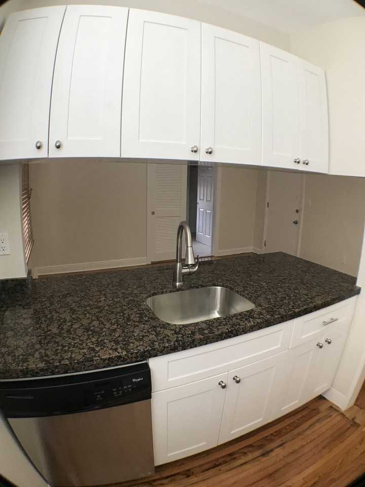 222 Phoenetia Ave #6 - Photo 4 of 20