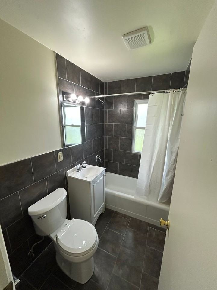 6148 N 39th St - Photo 3 of 11