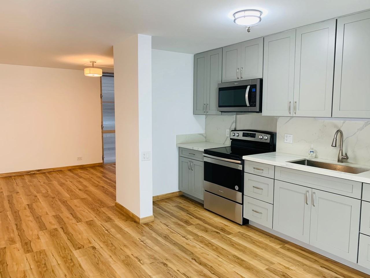 1226 Alexander St #703 - Photo 3 of 20