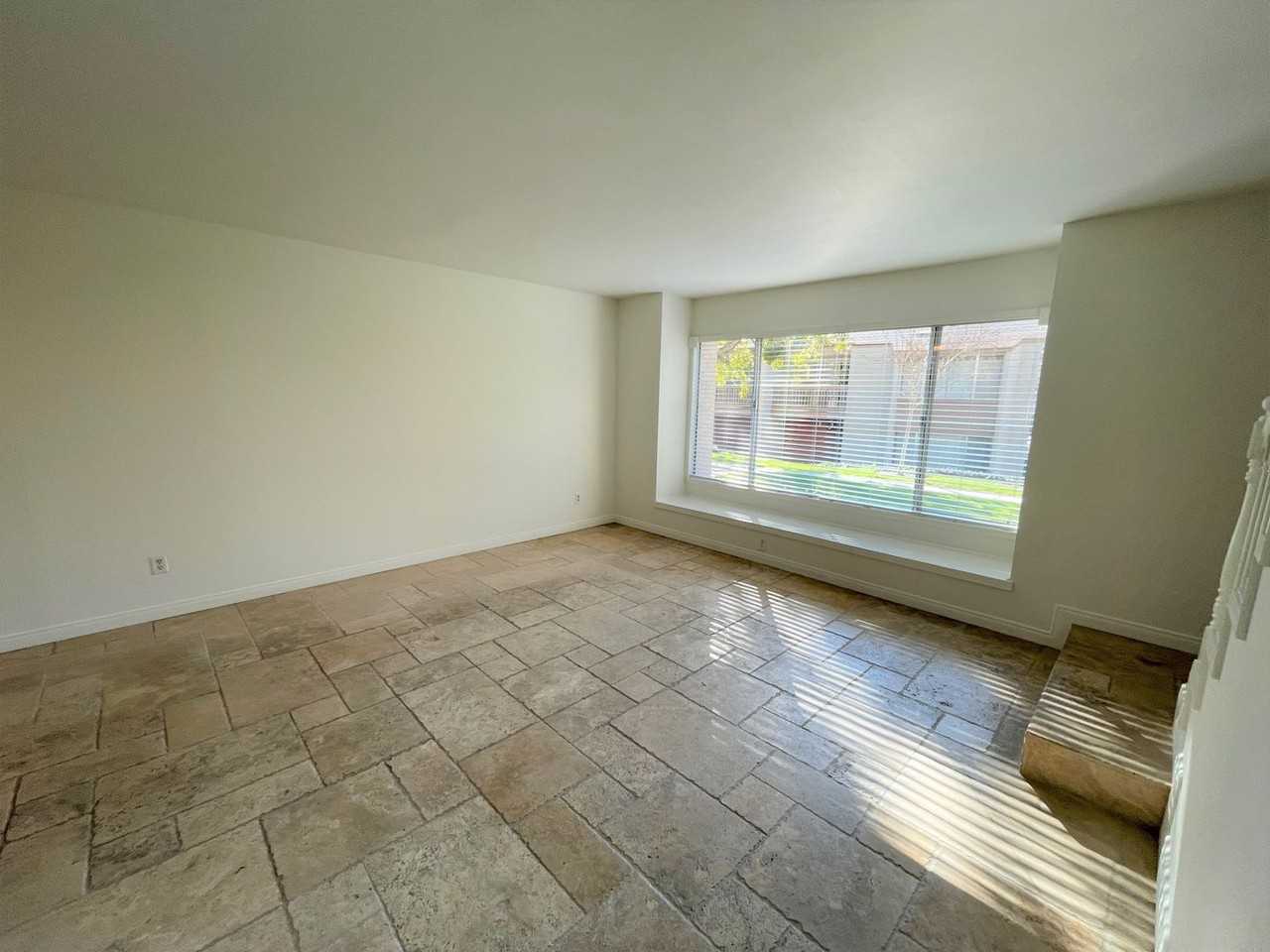 1128 Okapi Ln - Photo 3 of 27