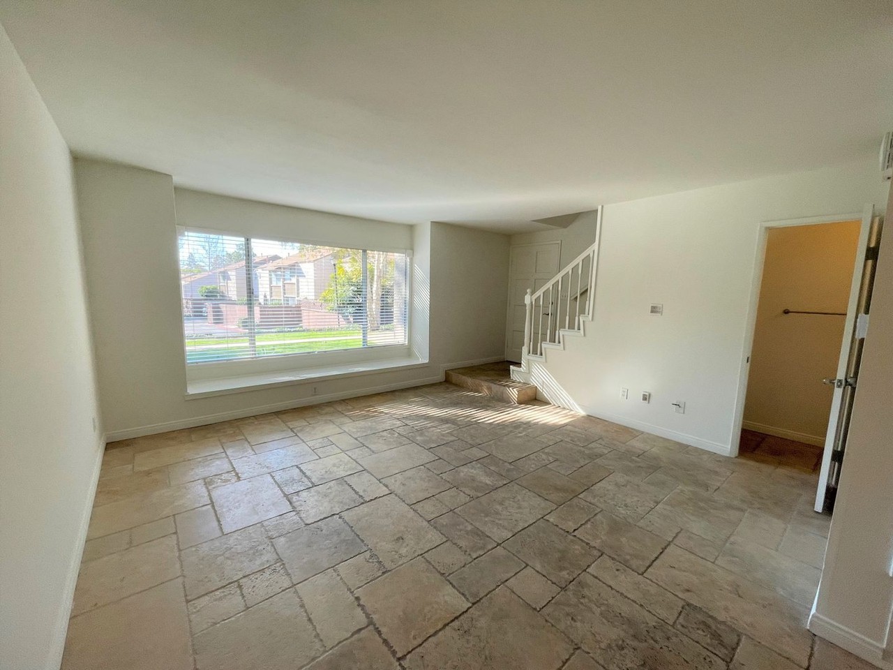 1128 Okapi Ln - Photo 4 of 27
