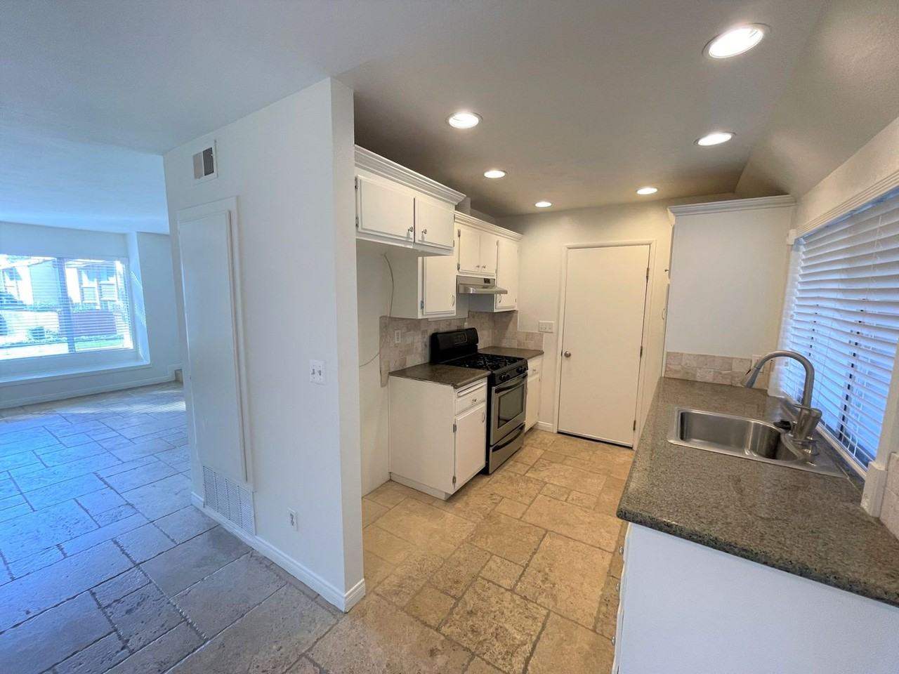 1128 Okapi Ln - Photo 6 of 27