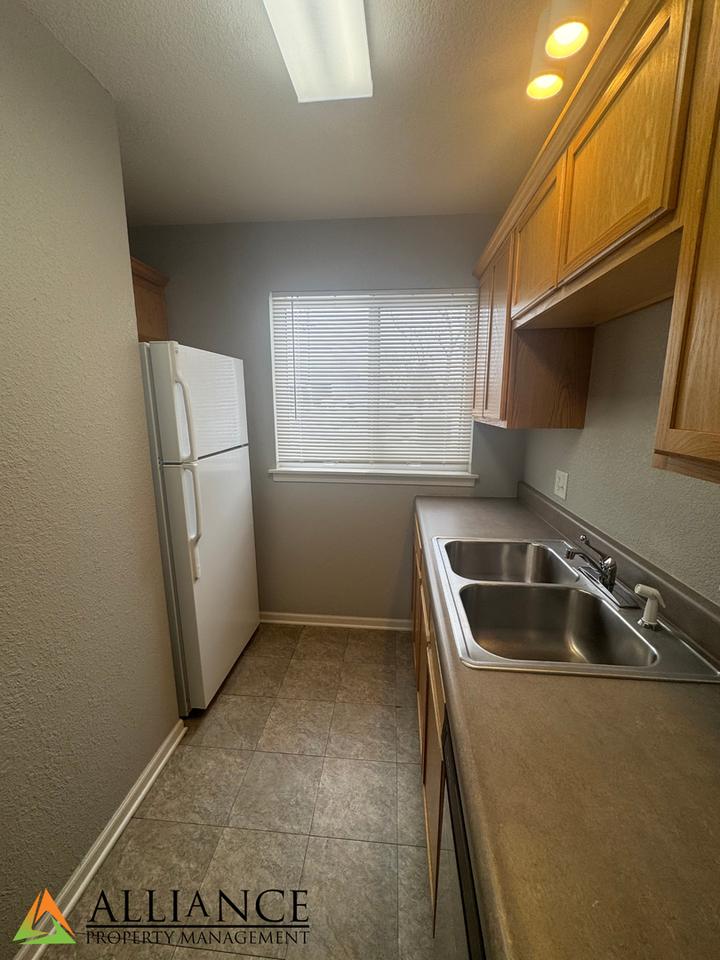 1208 Christy Dr - Photo 4 of 20