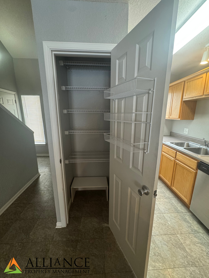 1208 Christy Dr - Photo 5 of 20