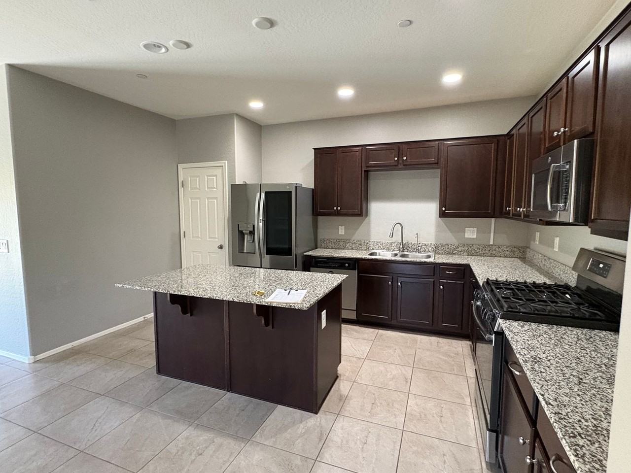 21248 W Palm Ln - Photo 4 of 14