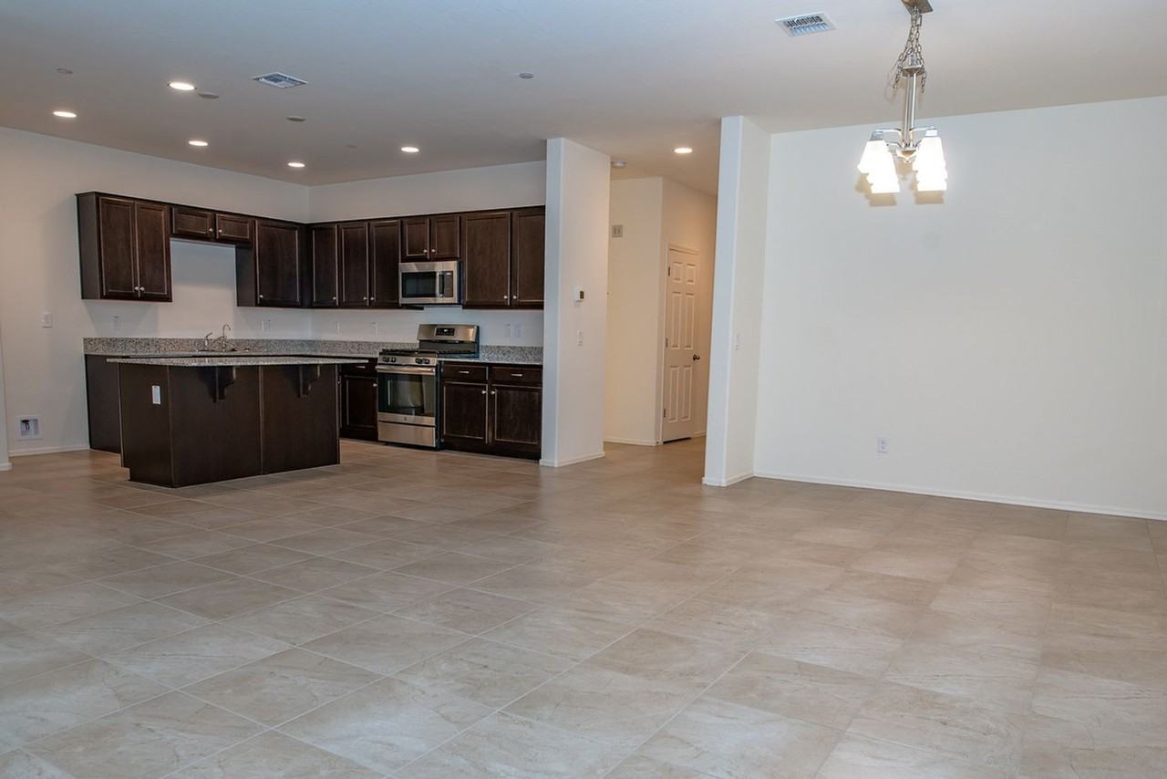 21248 W Palm Ln - Photo 5 of 14