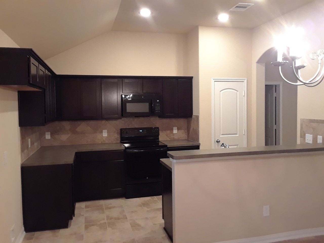 13349 Bunker Hill Dr - Photo 2 of 10