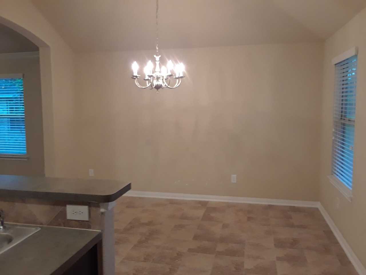 13349 Bunker Hill Dr - Photo 4 of 10
