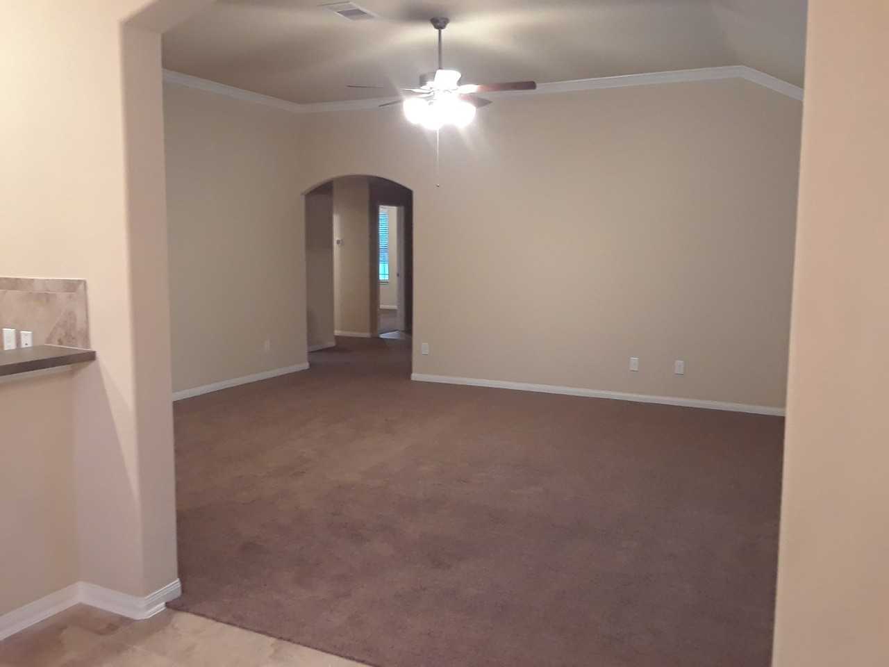 13349 Bunker Hill Dr - Photo 5 of 10
