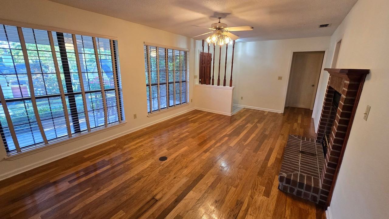 2221 Glenwood Ln - Photo 7 of 50