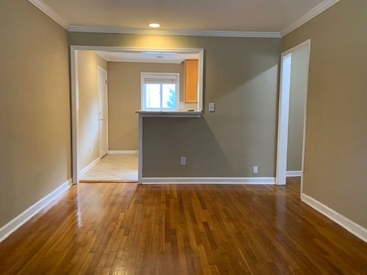 267 Jefferson Pl - Photo 3 of 14