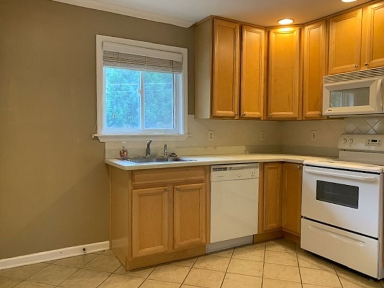 267 Jefferson Pl - Photo 4 of 14