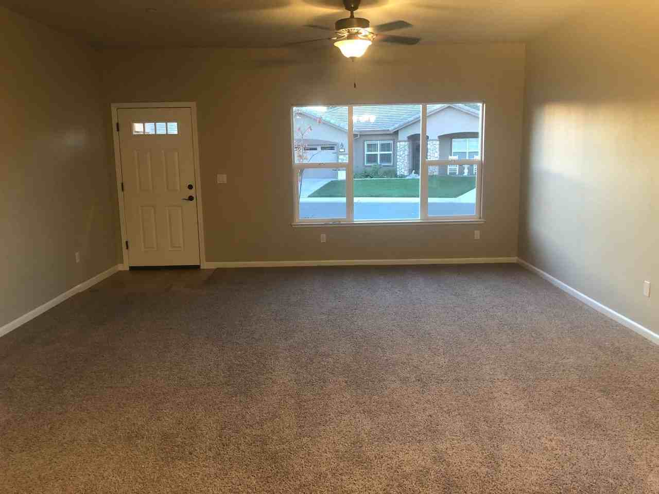 303 Pelican Hill Ct - Photo 2 of 9