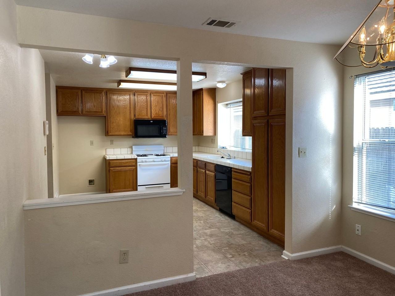 8916 Gemwood Way - Photo 5 of 33