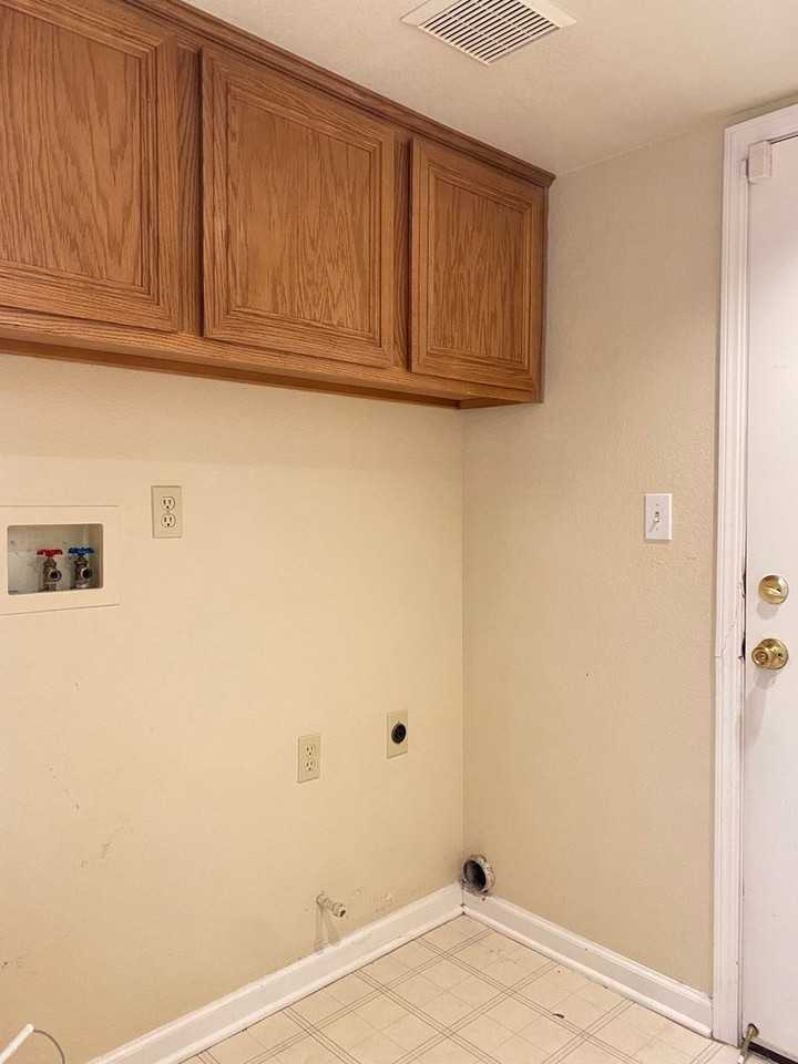 8916 Gemwood Way - Photo 7 of 33