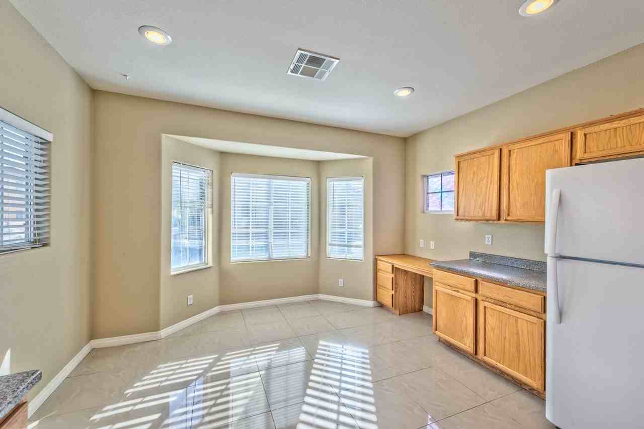9926 Star Lake Ave - Photo 4 of 16