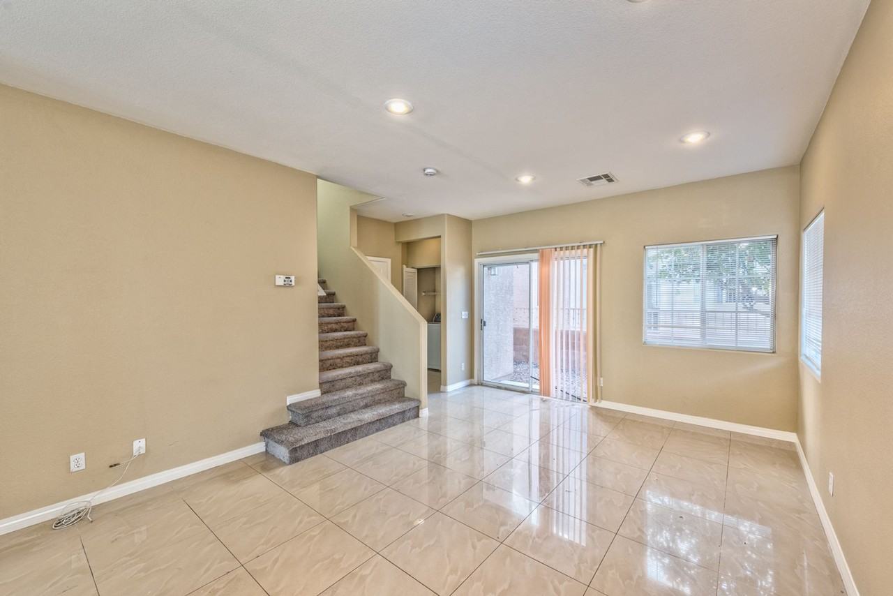 9926 Star Lake Ave - Photo 6 of 16