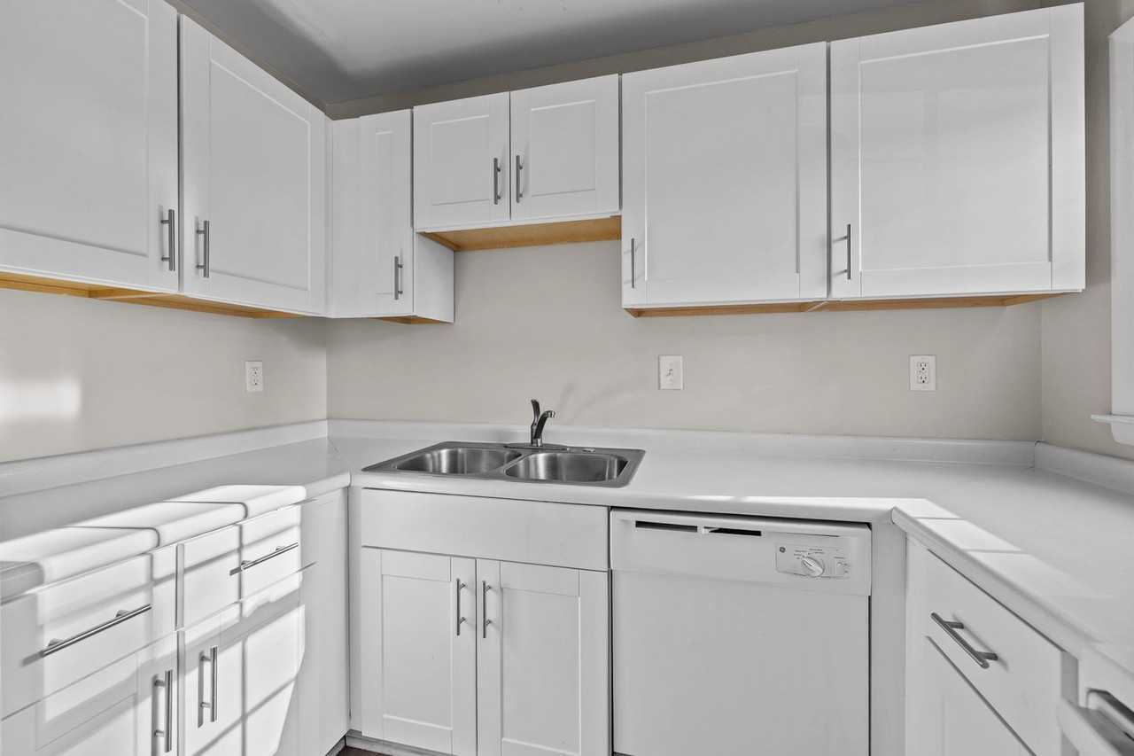 4600 Coronado Dr - Photo 3 of 32
