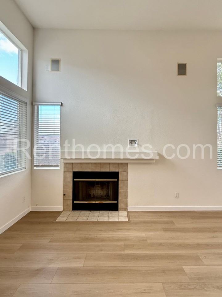 11065 Caminito Arcada - Photo 4 of 25