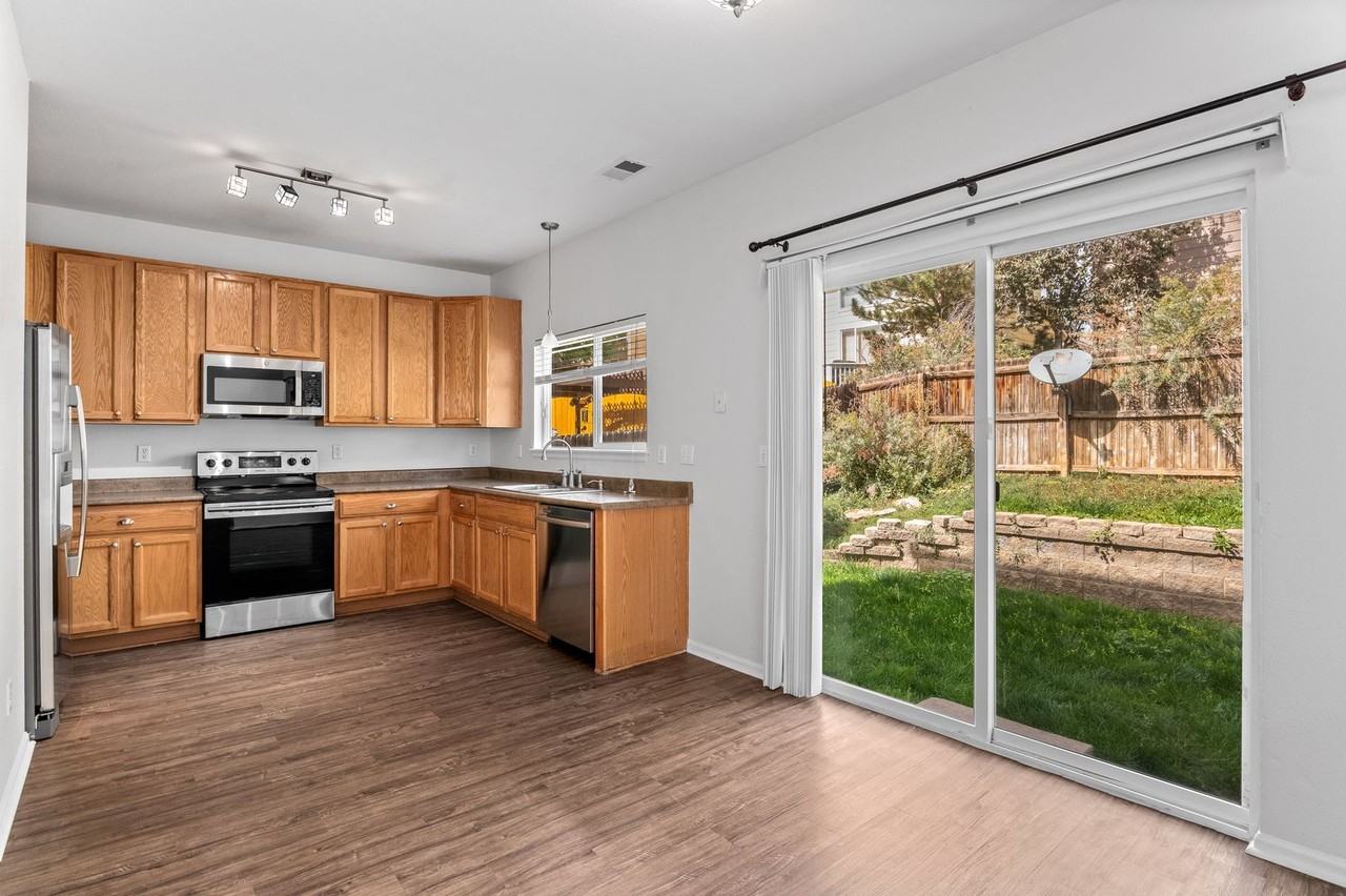 6837 W Rockland Pl - Photo 4 of 15