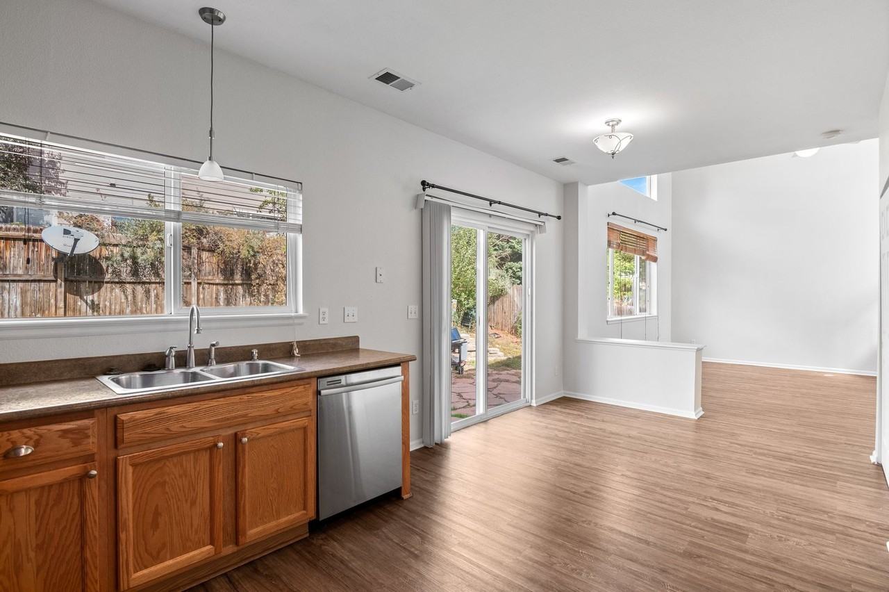 6837 W Rockland Pl - Photo 5 of 15
