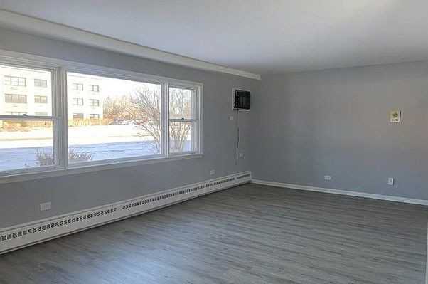 392 Executive Dr #301 - Photo 2 of 7