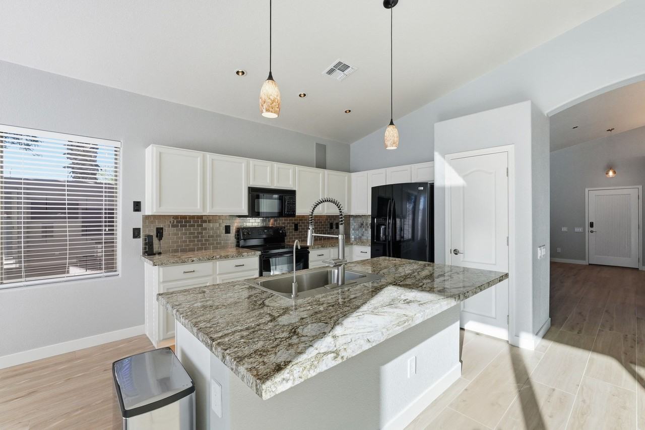 16404 S 46th Way #NA - Photo 6 of 50