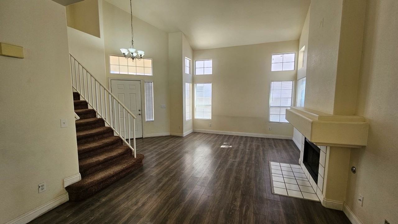 7533 Lorinda Ave - Photo 3 of 18