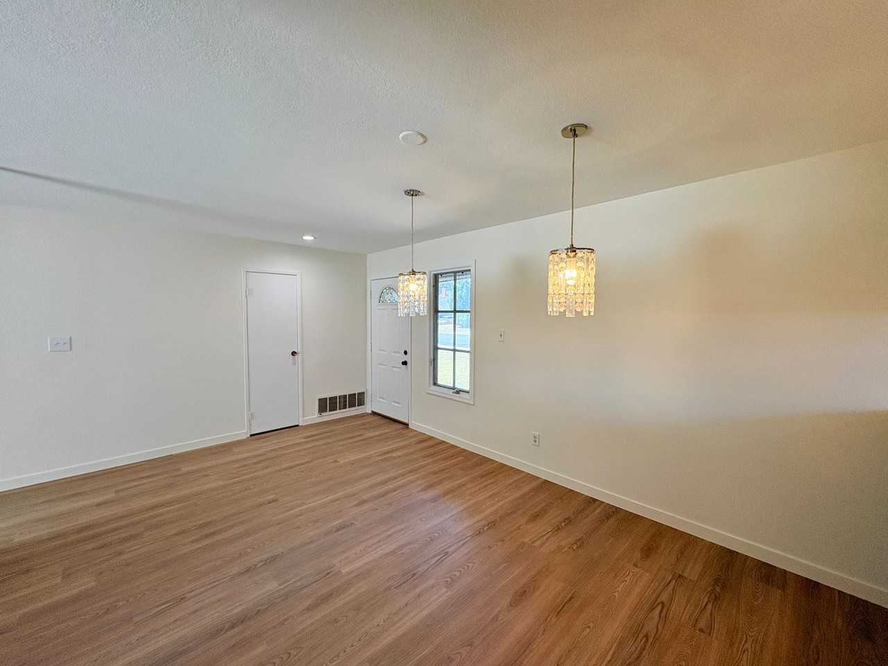 4653 Berwick Dr - Photo 2 of 15