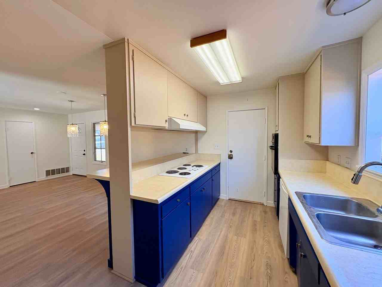 4653 Berwick Dr - Photo 6 of 15