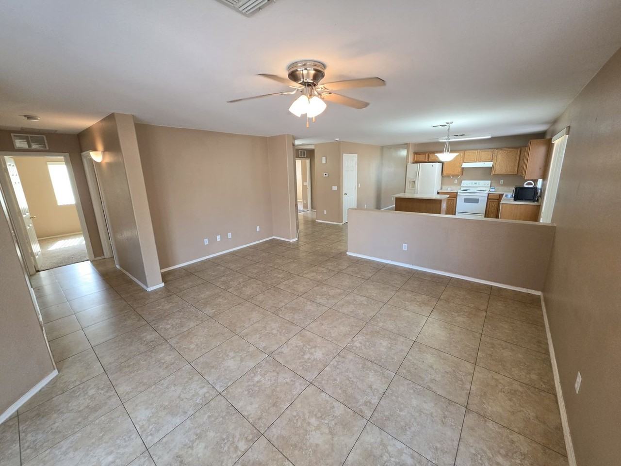 3792 W Santa Cruz Ave - Photo 5 of 32