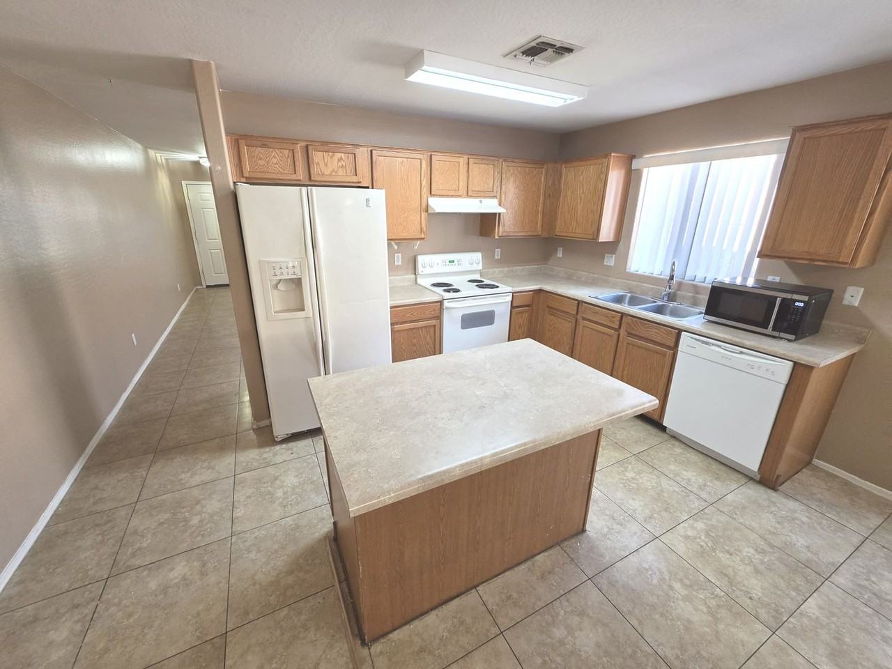 3792 W Santa Cruz Ave - Photo 6 of 32