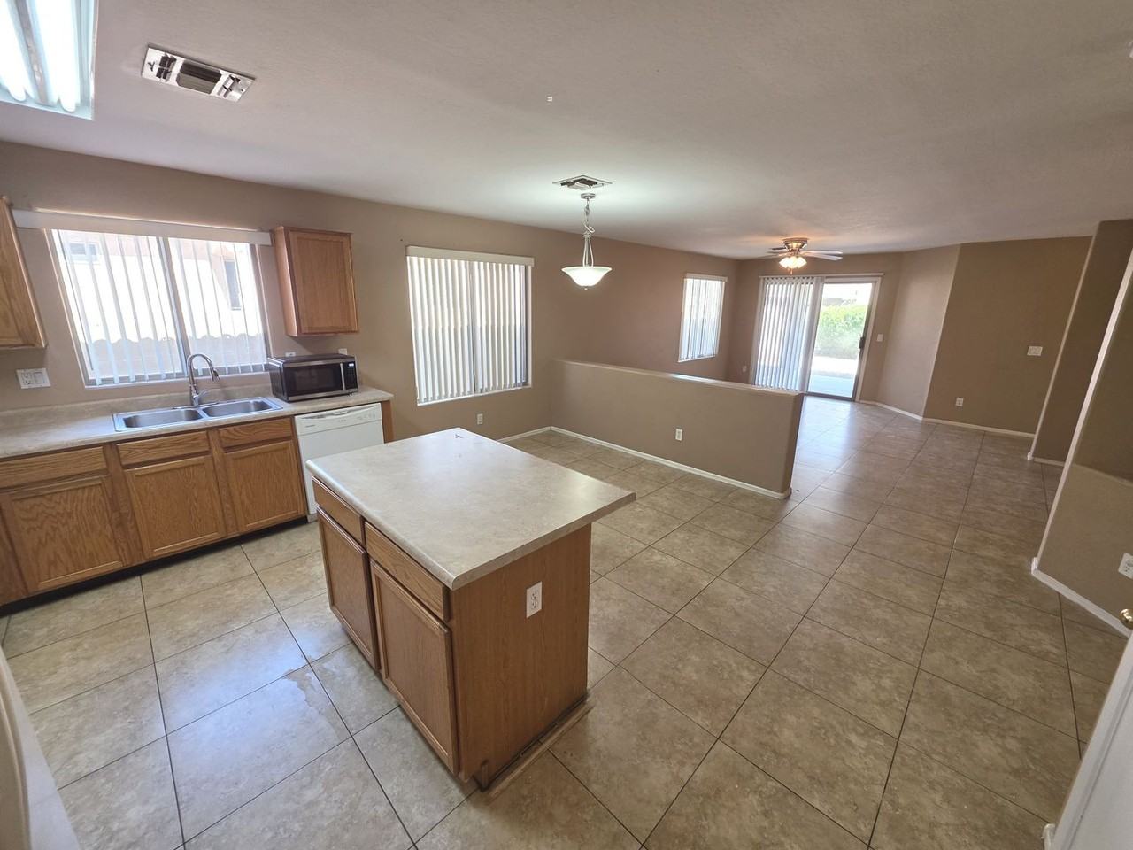 3792 W Santa Cruz Ave - Photo 7 of 32