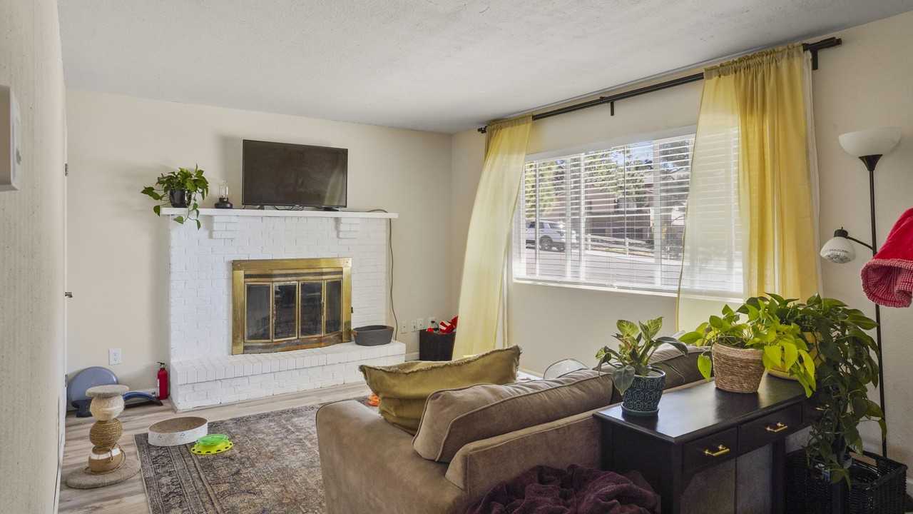 3270 Cortina Dr #NA - Photo 4 of 30