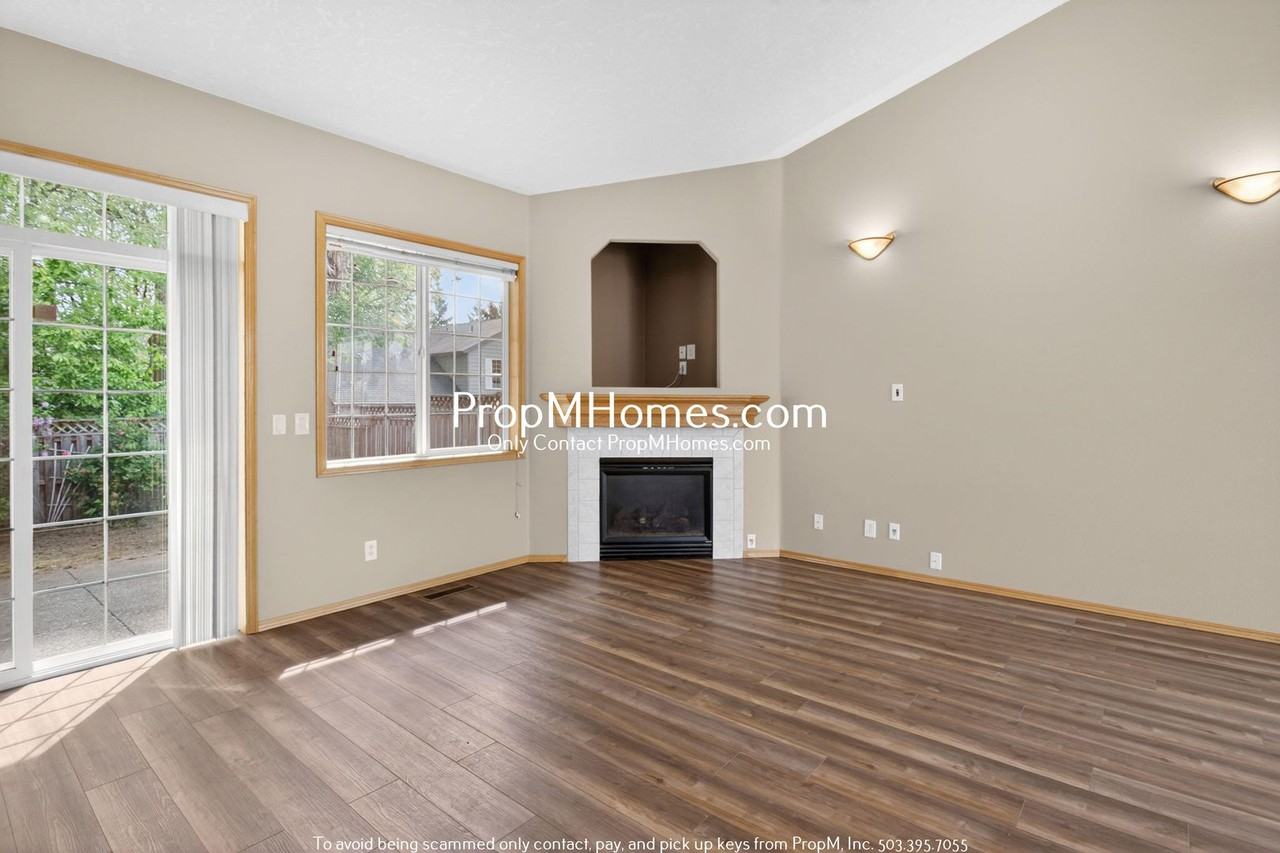 13898 Se Rogers Ln - Photo 3 of 26