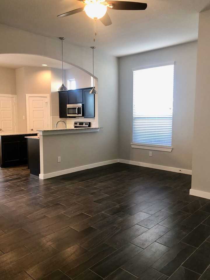 925 Chaparral Trl - Photo 4 of 18