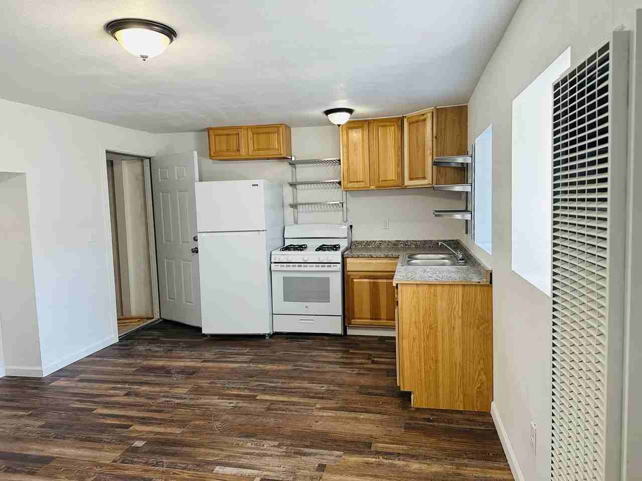 921 E 4th St #15 - Photo 4 of 20