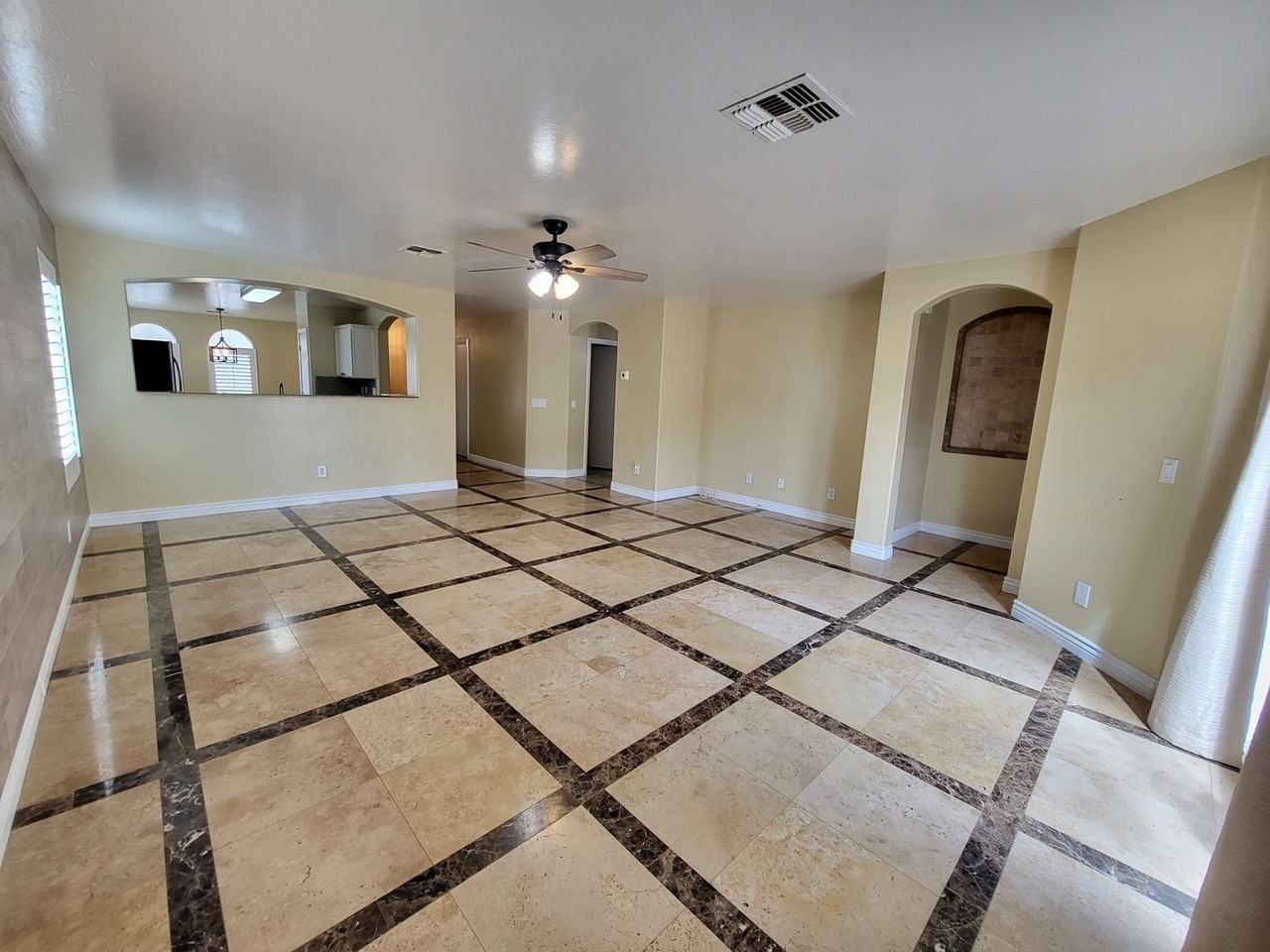 6629 S 18th Dr - Photo 4 of 30