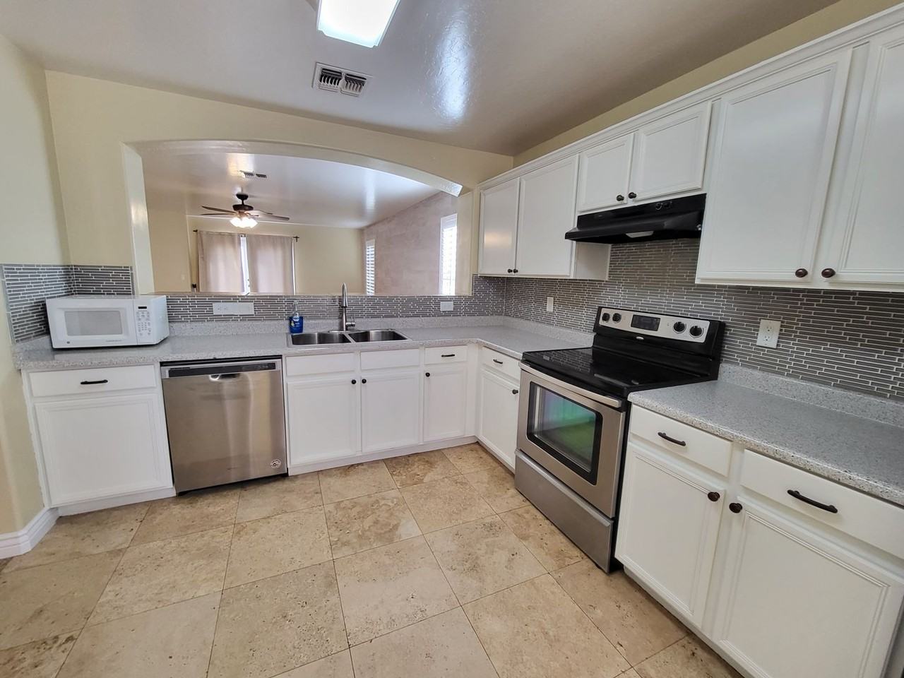 6629 S 18th Dr - Photo 6 of 30