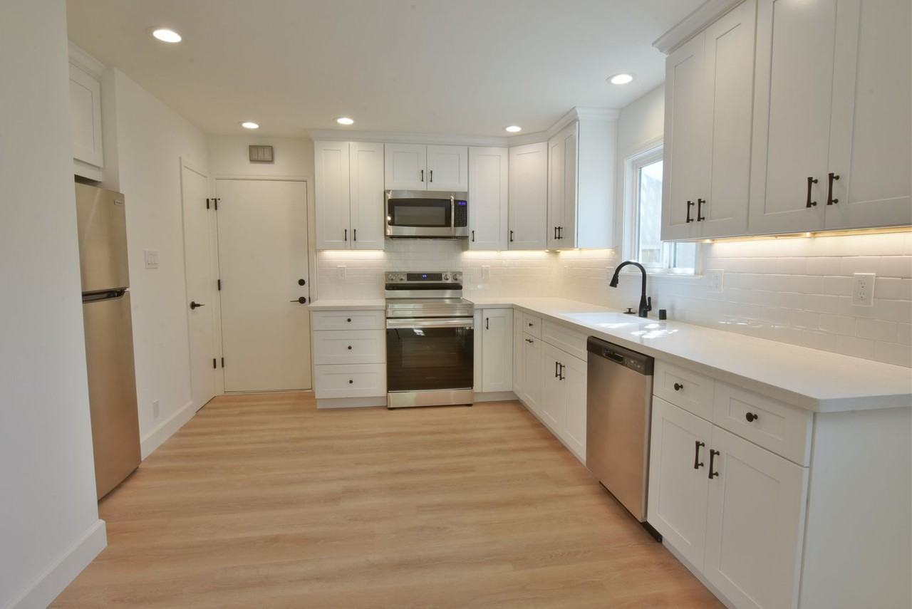 1445 Elam Ave - Photo 4 of 16