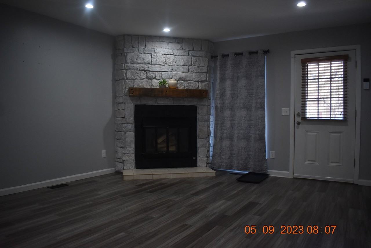 6732 S Holland Way - Photo 4 of 16