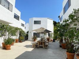 featured image of 2500 Abbot Kinney Blvd