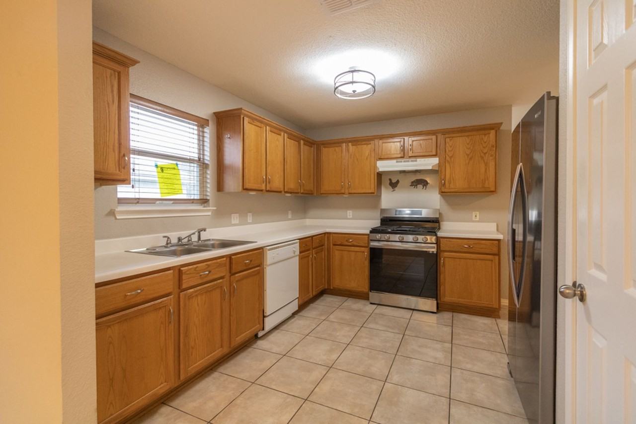 6905 Broad Brook Dr - Photo 3 of 24