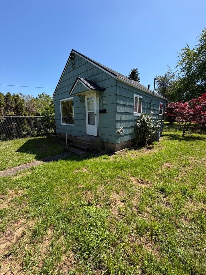 560 1/2 W Ash St - Photo 2 of 15
