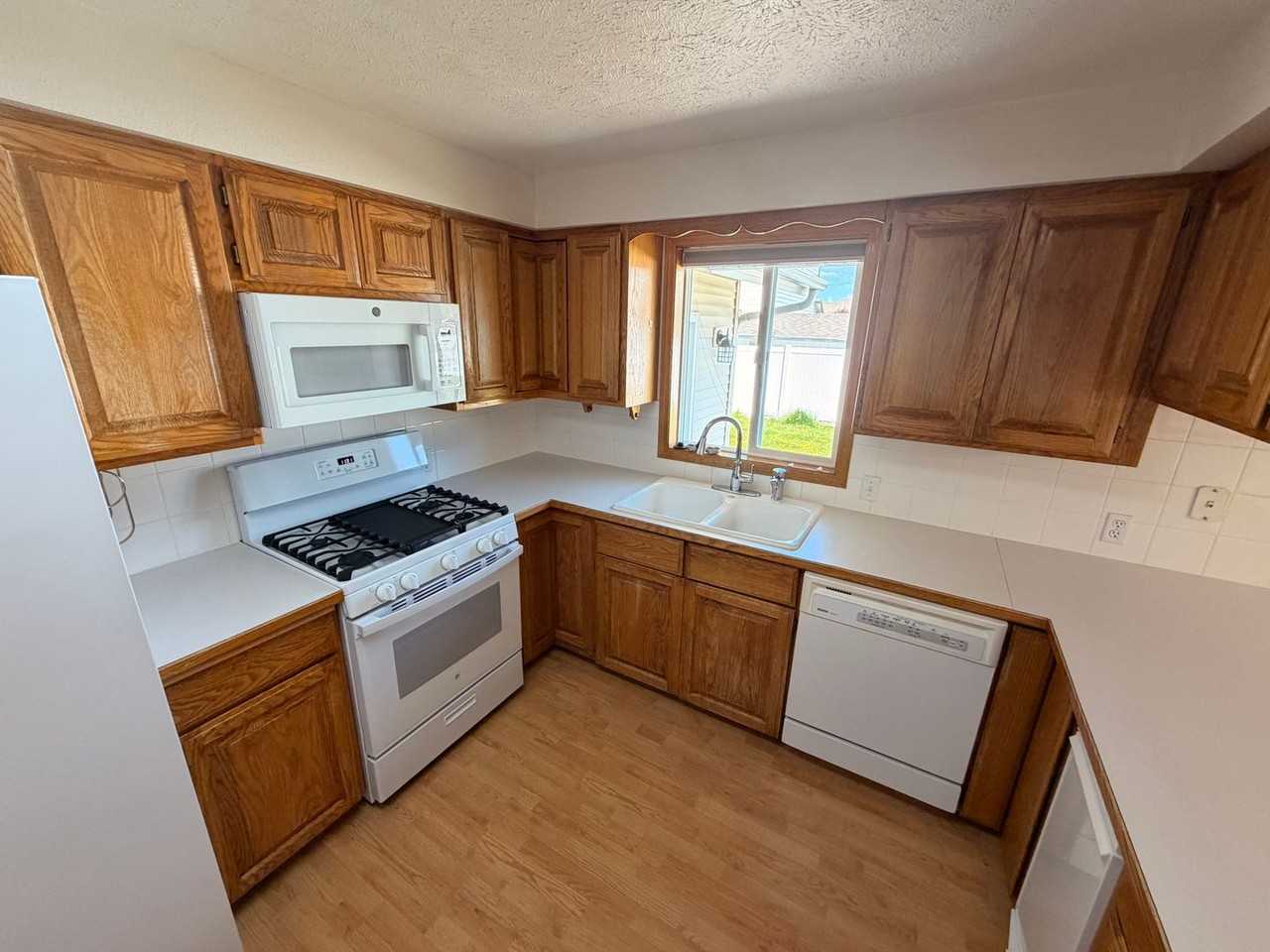 19321 E 8th Ave - Photo 2 of 31