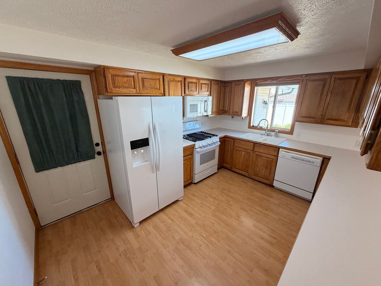 19321 E 8th Ave - Photo 3 of 31