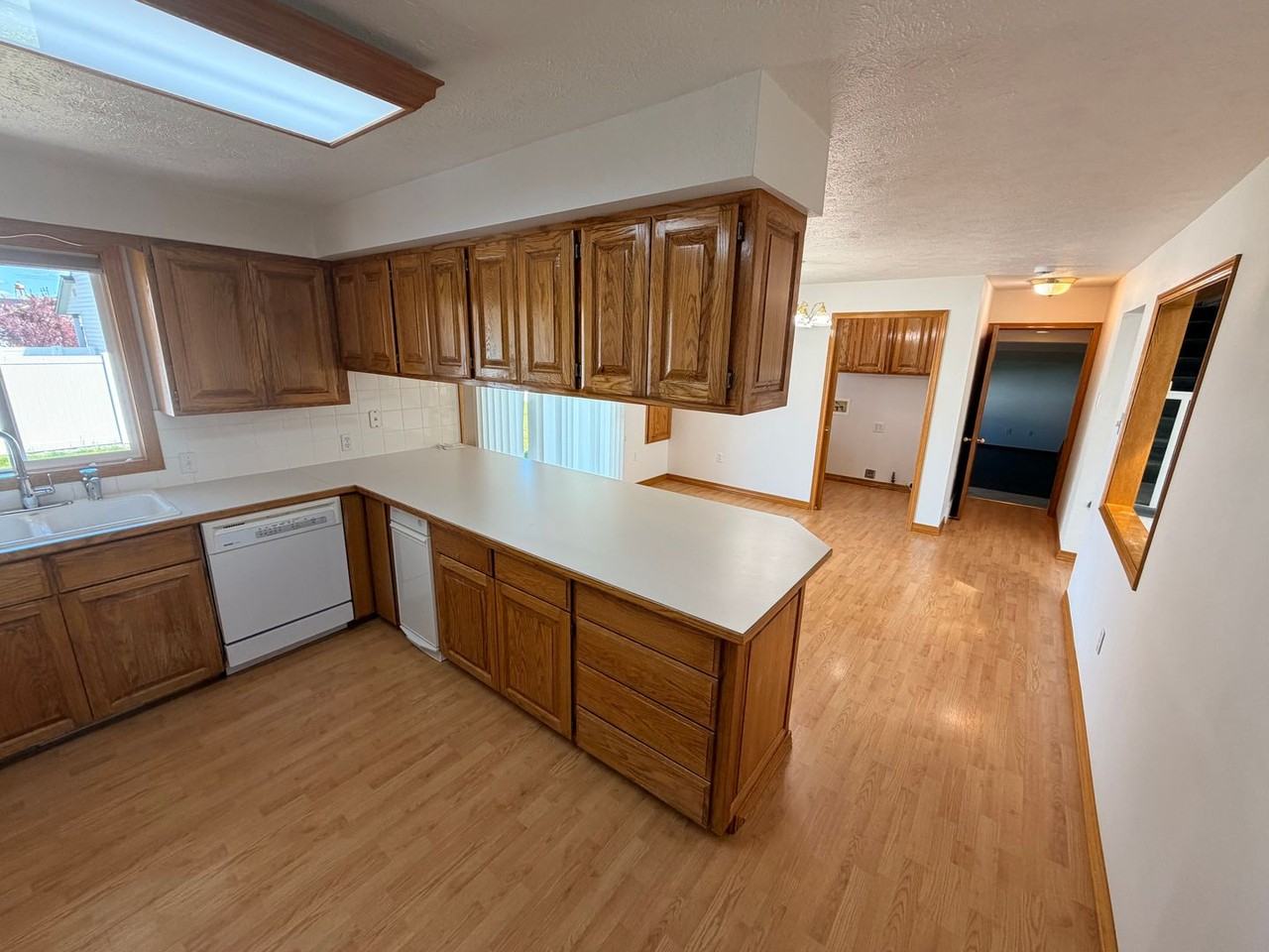 19321 E 8th Ave - Photo 4 of 31